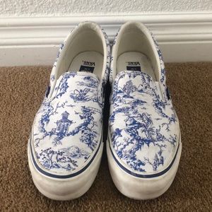 Men’s Vans White with blue pattern